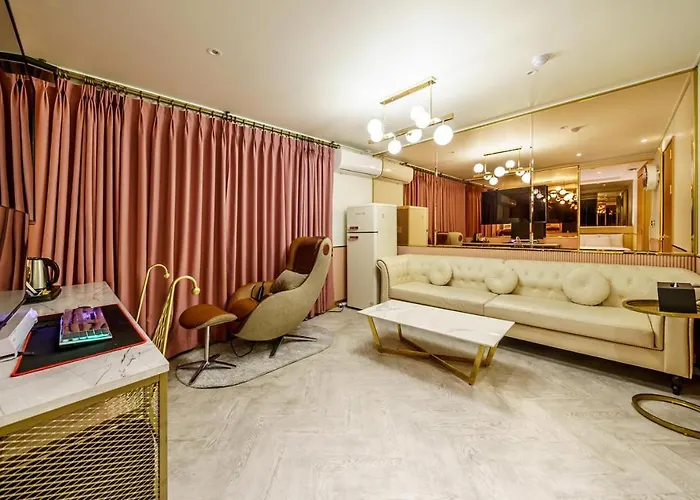 Ravi Hotel