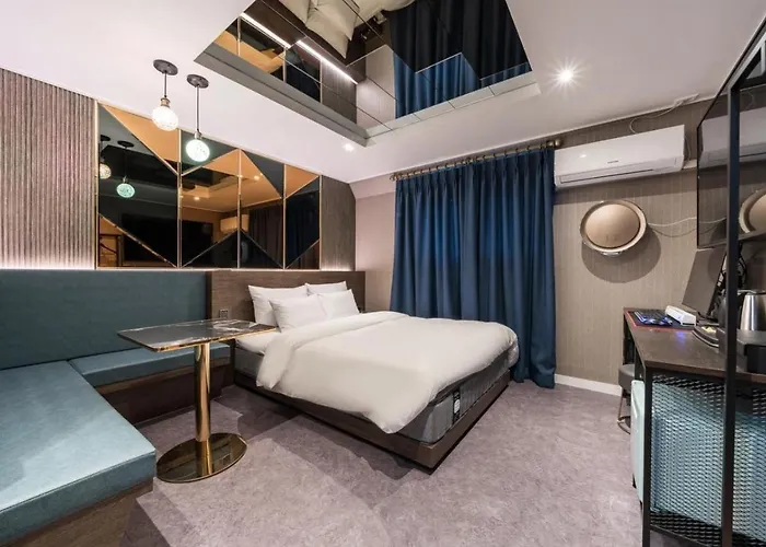 Ravi Hotel